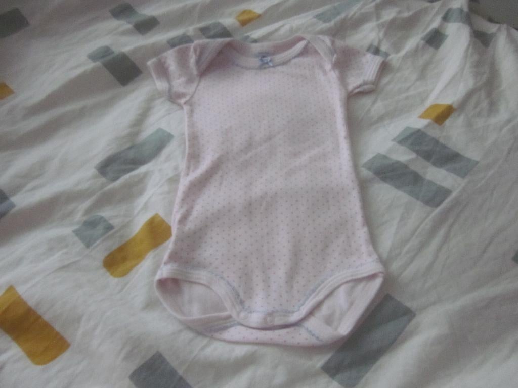 Wit/roze/lichtblw rompertje klne stipjes Petit Bateau 62/68, Nacht- of Onderkleding, Meisje, Nieuw, Ophalen of Verzenden