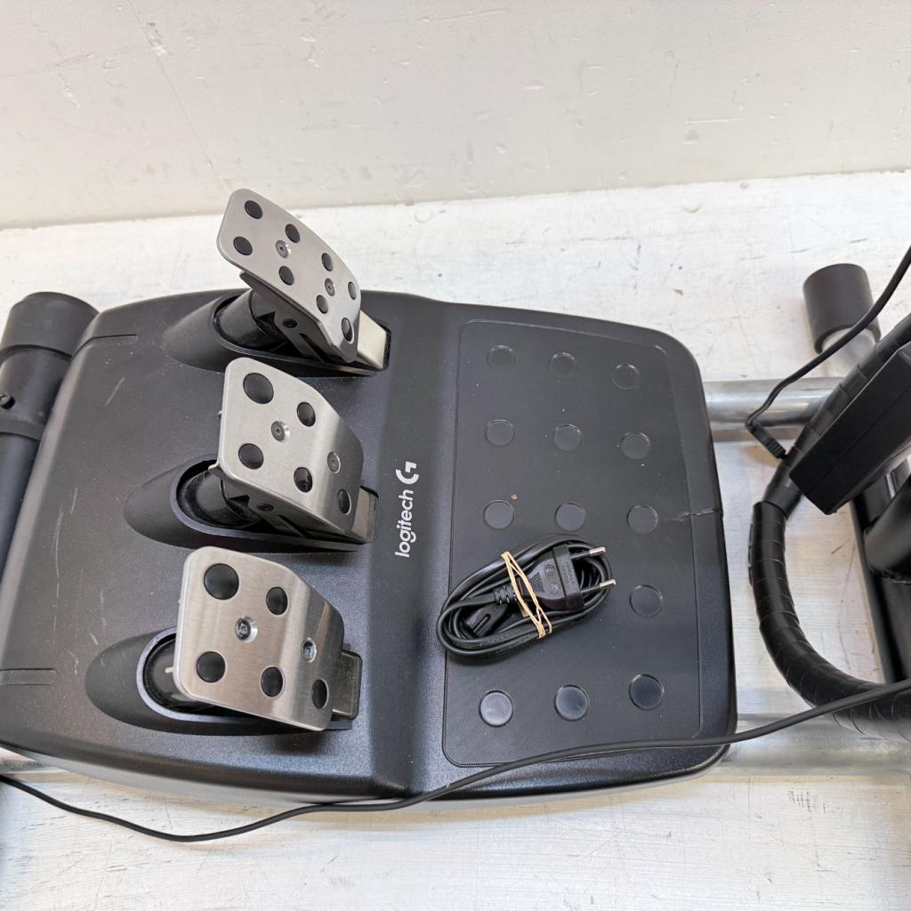 Logitech G29 Driving Force Stuur en pedalen-set + standaard, Logitech, Gebruikt, Support@logitech.com, EPFL - Quartier de l'Innovation
Daniel Borel Innovation Center
1015 Lausanne
Switzerland