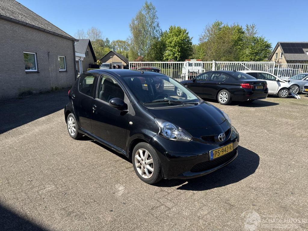 Toyota Aygo 1.0-12V (bj 2006), Auto diversen, Schadeauto's, Zwart, Handgeschakeld, Toyota, 998 cc