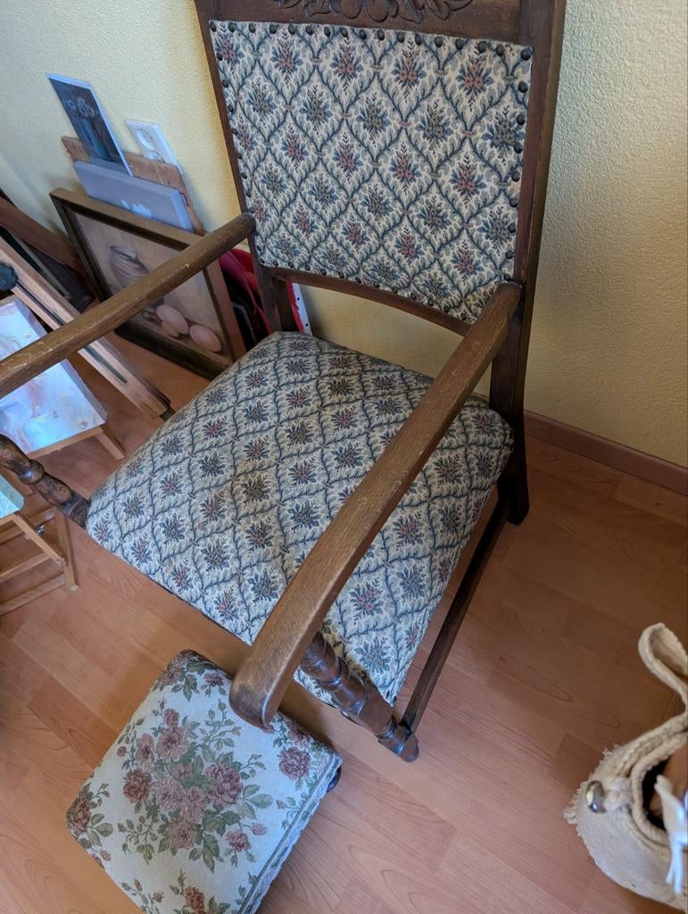 Leuk vintage stoeltje met voetenbankje, pop en beer!, Ophalen