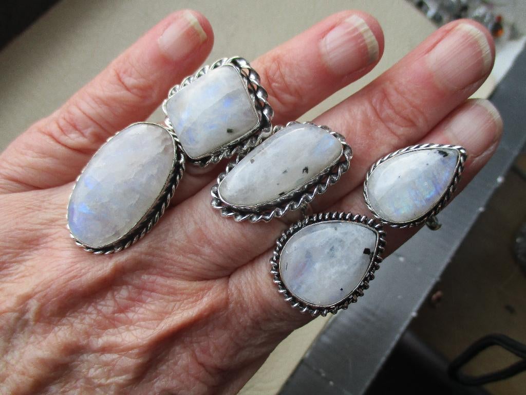 partijtje maansteen ringen, Sieraden, Tassen en Uiterlijk, Ringen, Wit, Nieuw, Ophalen of Verzenden, 17 tot 18