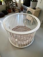 Witte ronde box met matrasje en kussen, Kinderen en Baby's, Boxen, Ophalen of Verzenden, Zo goed als nieuw, Rond, In hoogte verstelbaar