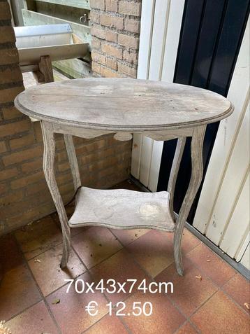 Brocant ovaal tafeltje - Bijzettafel landelijke stijl beschikbaar voor biedingen