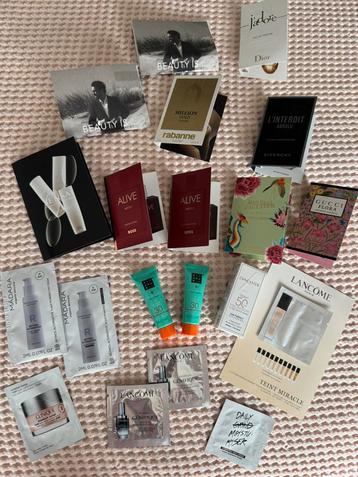 Diverse parfum testers proefjes en andere soorten beschikbaar voor biedingen