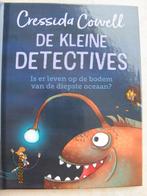 NIEUW Boek De KLEINE DETECTIVES Diepste Oceaan C COWELL 2021, Fictie algemeen, Nieuw, Ophalen of Verzenden, Cressida Cowell