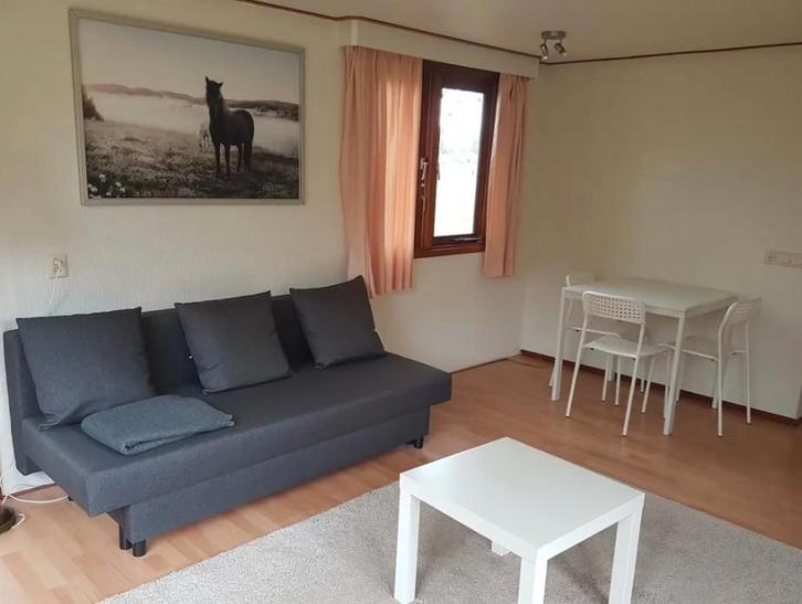 Te huur in buitengebied; eenvoudig houten chalet, Huizen en Kamers, Huizen te huur
