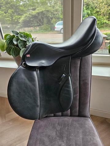 Rossner Amerika springzadel 17" & Prestige Michel Robert 18" beschikbaar voor biedingen