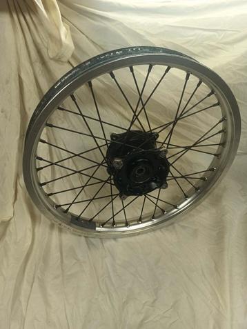 Honda Africa twin rd07 750 voor velg. Past ook op pd10 alp beschikbaar voor biedingen