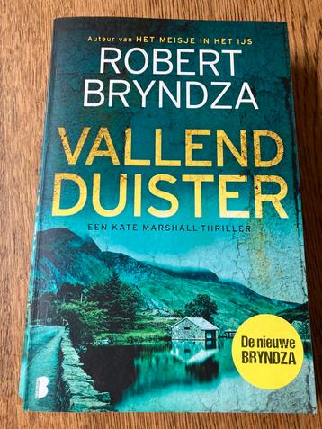 Robert Bryndza - Vallend duister beschikbaar voor biedingen
