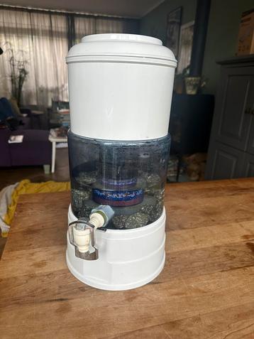 Waterfilter. 1 jaar gebruikt. Daarna stil gestaan. beschikbaar voor biedingen