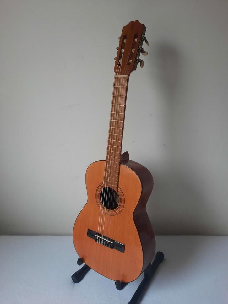 Vicente Tatay 1/2 klassieke gitaar voor kind 5 t/m 9 jr, Muziek en Instrumenten, Snaarinstrumenten | Gitaren | Akoestisch, Zo goed als nieuw