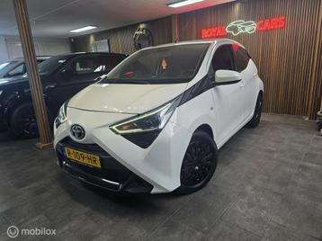 Toyota Aygo 1.0 VVT-i x-clusiv / A. Camera / Clima / Carplay beschikbaar voor biedingen
