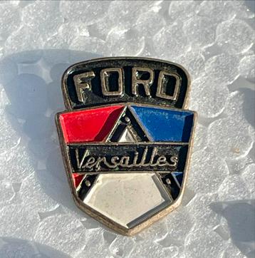 Oud Ford Versailles Speldje beschikbaar voor biedingen