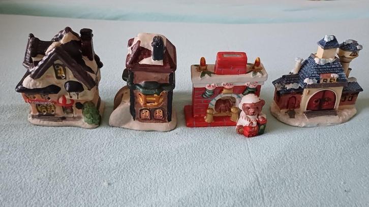 Kersthuisjes 4 stuks van steen, Diversen, Kerst, Zo goed als nieuw, Ophalen of Verzenden
