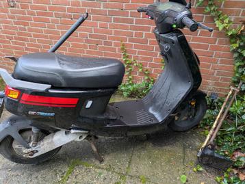 NIU M+ Sport e-scooter | 11.958 km | Accu goed | Rijdt prima beschikbaar voor biedingen