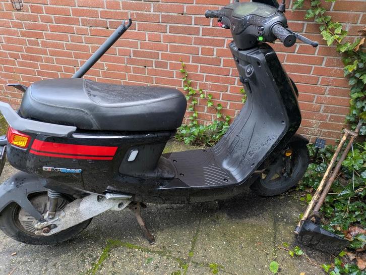 NIU M+ Sport e-scooter | 11.958 km | Accu goed | Rijdt prima, Fietsen en Brommers, Brommeronderdelen | Scooters, Gebruikt, Overige merken