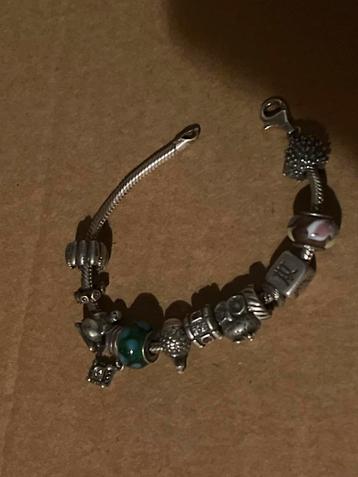Zilveren pandora bedelarmband met diverse bedels beschikbaar voor biedingen