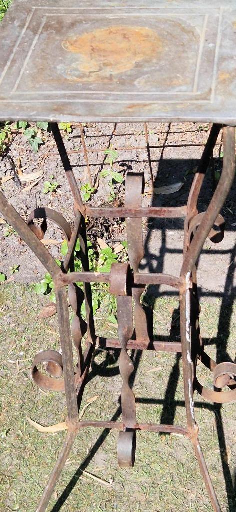 Robuuste plantentafel van smeedijzer+blad van zink(brocante), Tuin en Terras, Tuinwanddecoratie, Gebruikt, Ophalen of Verzenden