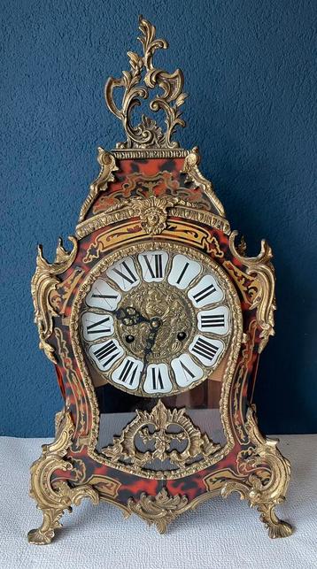 Boulle klok met cartouches beschikbaar voor biedingen
