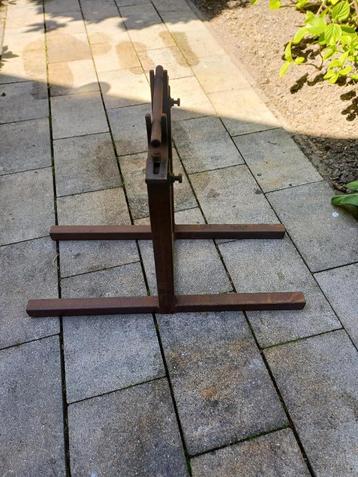 HULPSTUK beschikbaar voor biedingen