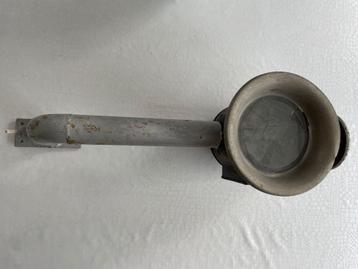 Oude scheepslamp met stroomkabel  beschikbaar voor biedingen