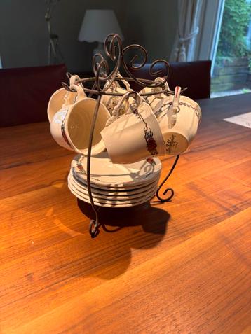 Compleet Koffieservies met Rek beschikbaar voor biedingen