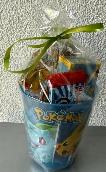 Pokémon beker met snoepjes erin beschikbaar voor biedingen