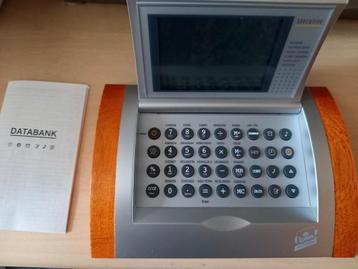 Mooie houten databank  voor op je bureau  of tafel, met calc beschikbaar voor biedingen