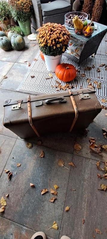 Oude Koffer - Vintage Decoratie beschikbaar voor biedingen