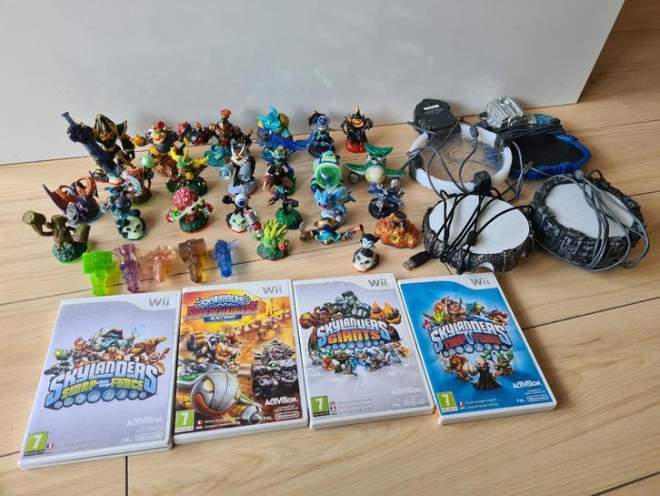 diverse Skylanders vallen, figuren, 4 games, en 4 portals, Spelcomputers en Games, Games | Overige, Zo goed als nieuw, Avontuur en Actie