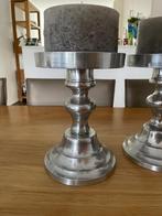 Set van twee zilverkleurige metalen kandelaars, Huis en Inrichting, Woonaccessoires | Kandelaars en Kaarsen, Minder dan 25 cm