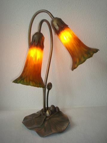 Vintage Tiffany Lily Tafellamp Art Nouveau Stijl beschikbaar voor biedingen