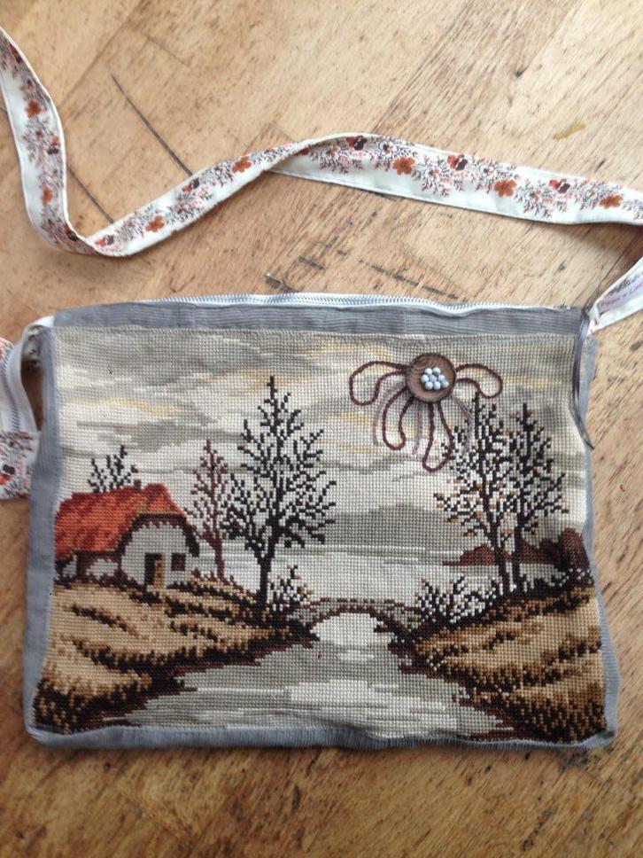Pippa & Lies tas van vintage borduurwerk., Sieraden, Tassen en Uiterlijk, Tassen | Damestassen, Nieuw, Overige typen, Grijs, Ophalen of Verzenden