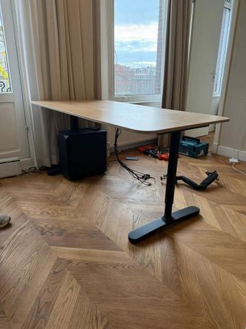 IKEA BEKANT 160x80 bureau verstelbaar licht hout + kabelnet - afbeelding 4