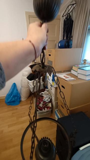 Antieke Hanglamp met Ketting beschikbaar voor biedingen