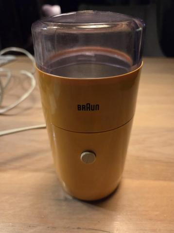 Vintage koffiemolen beschikbaar voor biedingen