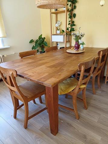 Grote houten eettafel 8 personen beschikbaar voor biedingen
