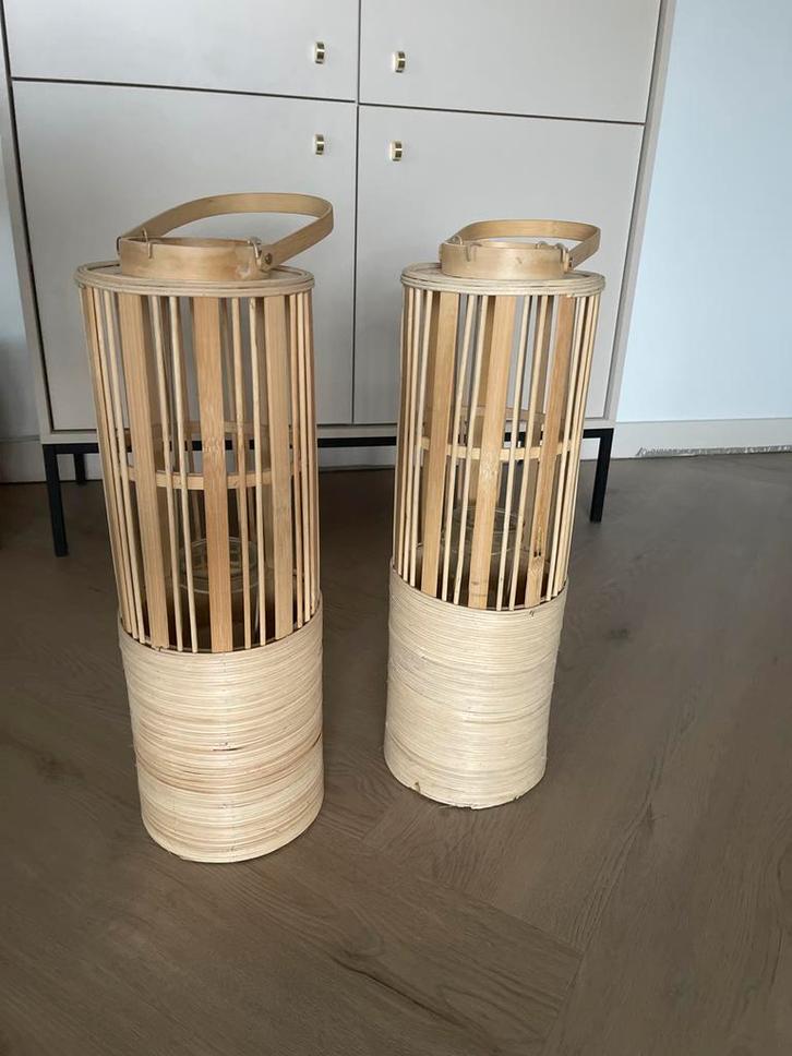 2 Grote Windlichten, Huis en Inrichting, Woonaccessoires | Kandelaars en Kaarsen, Zo goed als nieuw, Kandelaar, 25 tot 50 cm, Hout