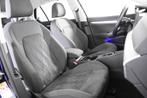 Volkswagen Golf 1.0 eTSI Life *1ste Eigenaar*Navigatie*Ambie, Gebruikt, Euro 6, Blauw, Bedrijf