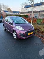 Peugeot 107 1.0 12V 5DR 2012, Voorwielaandrijving, Stof, Zwart, Overige kleuren