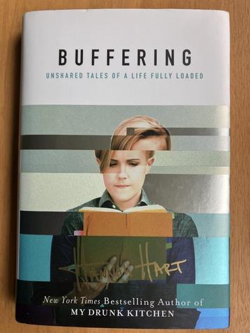 Buffering - Hannah Hart beschikbaar voor biedingen