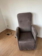 Comfortabele Sta Op Stoel volledig elektrisch bedienbaar., Huis en Inrichting, Fauteuils, Ophalen, Gebruikt, Stof, 75 tot 100 cm