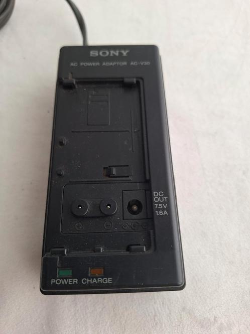 Sony AC-V30 lader voor batterij Sony CamCorder, Audio, Tv en Foto, Opladers, Gebruikt, Ophalen of Verzenden