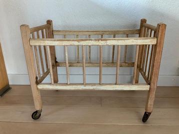 Speelgoedbedje, antiek, hout, 50x28x41 cm.  beschikbaar voor biedingen