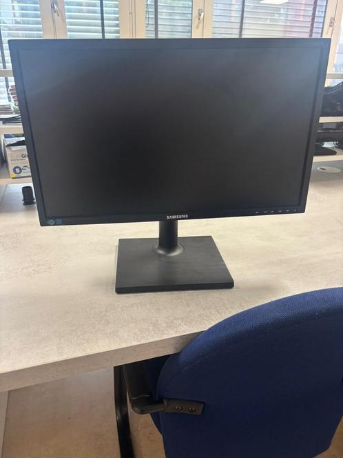 Samsung S22E450B Zwart, Computers en Software, Monitoren, Gebruikt, 60 Hz of minder, DVI, VGA, In hoogte verstelbaar, Kantelbaar