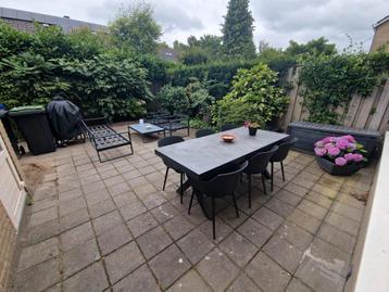 GRATIS! Ongeveer 22 m2 aan 30x30cm stoeptegels beschikbaar voor biedingen