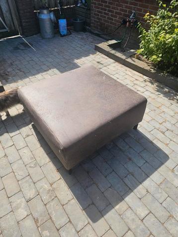 Zeer nette hocker, gratis ophalen beschikbaar voor biedingen