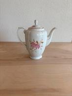Theepot uit grootmoeders tijd. Vintage., Antiek en Kunst, Ophalen