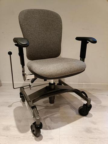 Levi mechanische trippelstoel incl Garantie en Servicebeurt. beschikbaar voor biedingen