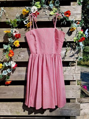 Schattig vintage geruit rood kort zomerjurkje beschikbaar voor biedingen